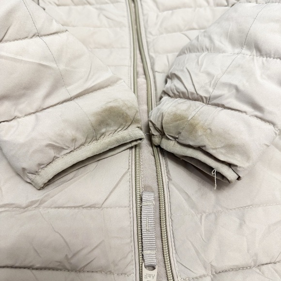 Abercrombie and Fitch Packable Puffer - Picture 7 of 11